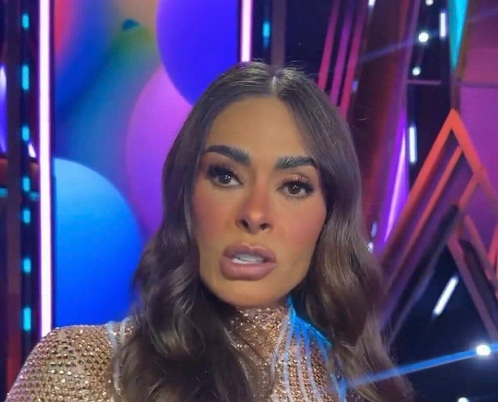 Galilea Montijo luciendo su nuevo look en un evento, en medio de críticas por su apariencia física y rumores de crisis personal.
